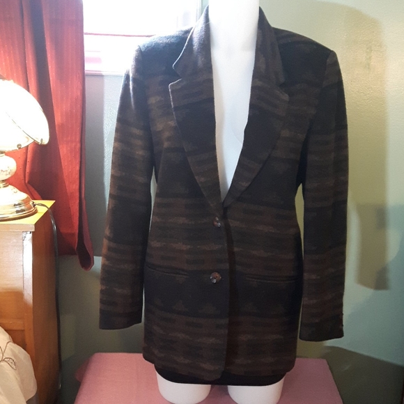 Size 5 Emblem wool blend two button up Blazer - Picture 9 of 14